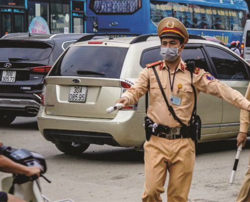 Những điều cảnh sát giao thông không được làm | luatsudangngoc.com