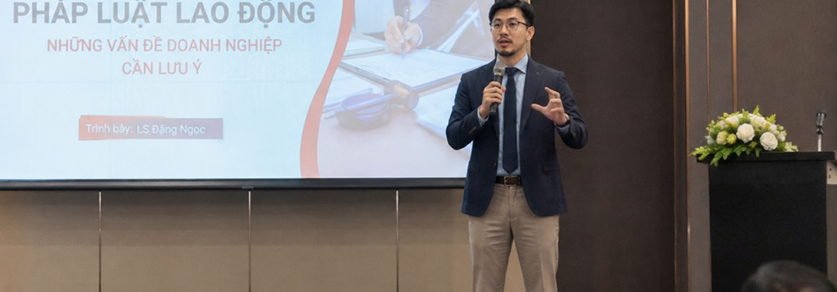 Luật sư Đặng Đình Ngọc tư vấn pháp luật lao động, trình bày chuyên đề về những vấn đề doanh nghiệp cần lưu ý trong quan hệ lao động.